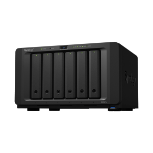 NAS Synology DiskStation DS1621+ | 6 Bahías | Procesador AMD Ryzen V1500B | 4 GB DDR4 ECC | Expansión Hasta 16 Bahías | 2 Ranuras M.2 NVMe | Puerto 10GbE RJ-45 | Compatibilidad RAID | Btrfs | Virtualización | Caché SSD.