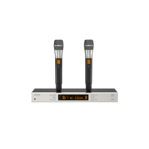 Sistema de Micrófono Inalámbrico UHF / 2 Canales / 2 Micrófonos de Mano / Frecuencia 821-942 MHz / Distancia 100 m / Salida Balanceada y No Balanceada / Sincronización Infrarroja / Recepción True Diversity